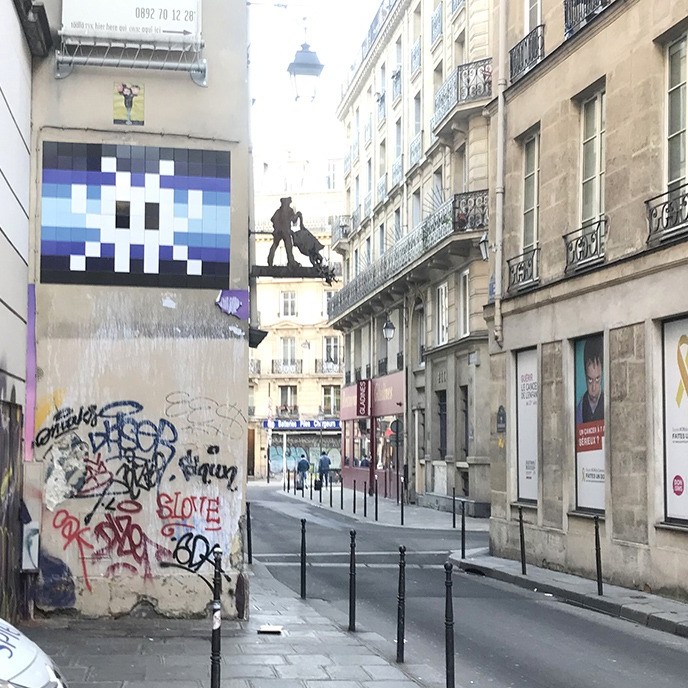 hiérarchie, graffiti, street art, invaders, tags, au dessus, paris