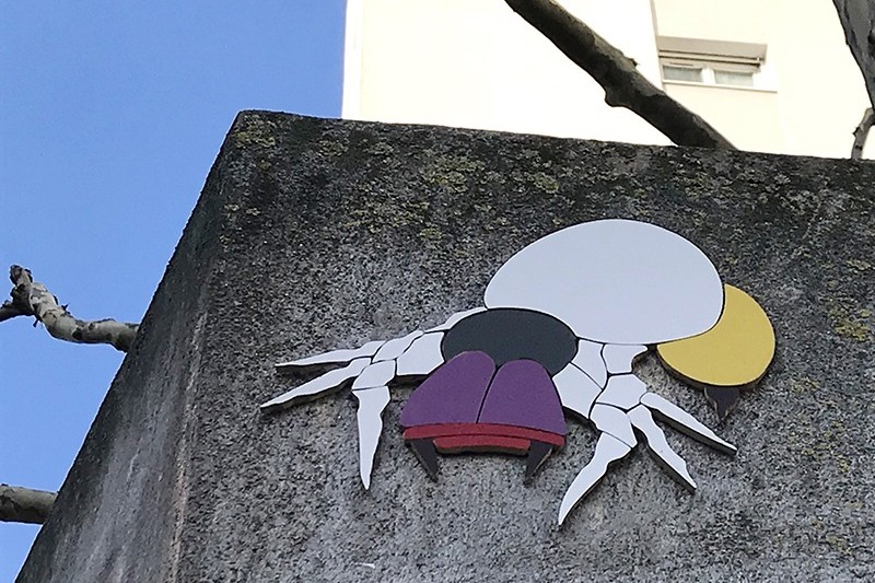 Mosaïque, graffiti, street art, insecte, installation, parisienne, parisien, street artiste