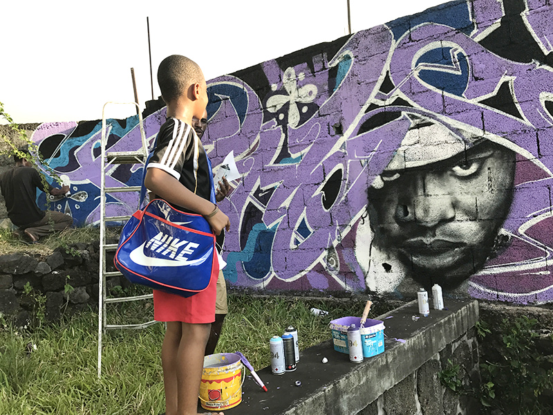 Enfant, graffiti, Comores, Nike, adidas