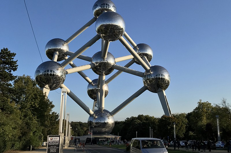 au pied de l'atomium, rue, Bruxelles