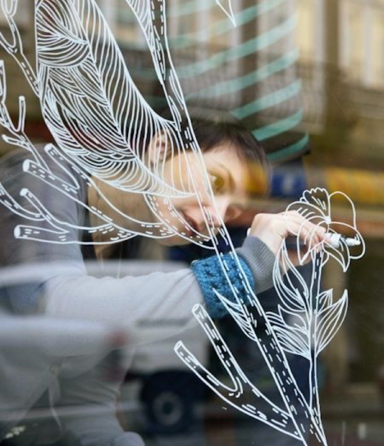 vitrine magasin, posca, art, marqueur, Paris, street artiste,